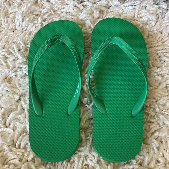 NEW Cat & Jack Green Flip Flops Youth Size 4 / 5 Shoe - Picture 2 of 7